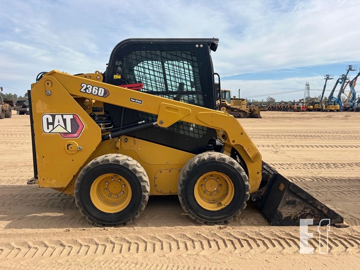 2016-caterpillar-236d-image-5