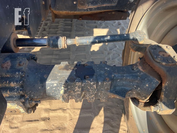 2018-jlg-742-image-12