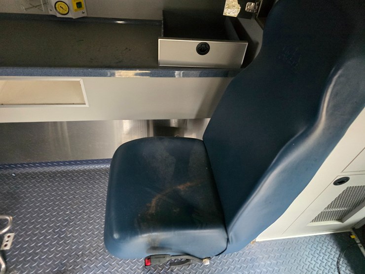 2010-ford-e450-image-43