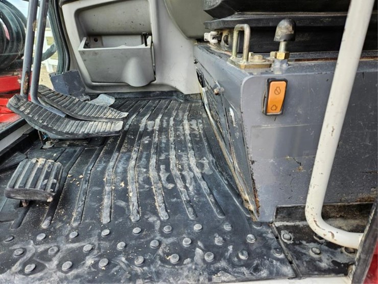 #3422-•-takeuchi-tb260-excavator-image-28