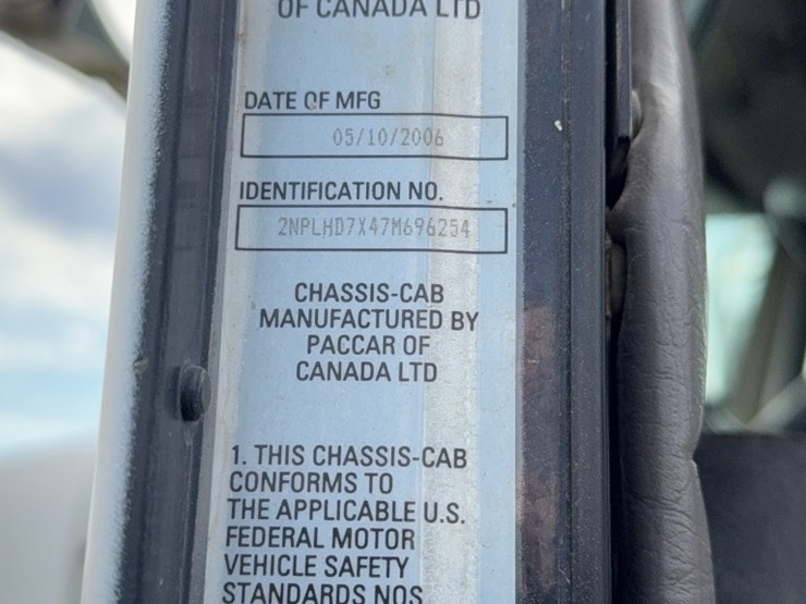 2007-peterbilt-335-image-18
