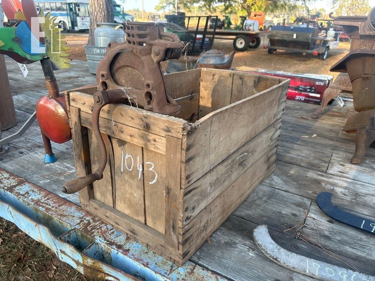 corn-sheller-mounted-on-wood-box-image-1