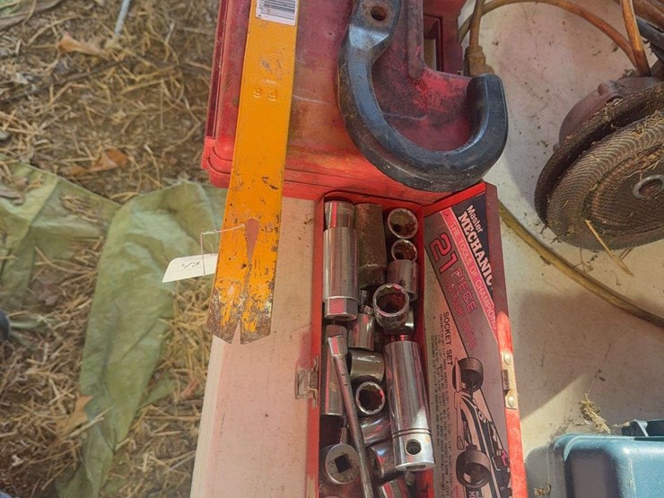 tow-hook,-dewalt-nail-puller,-3/8"&1/4"-sockets,-misc.-image-1