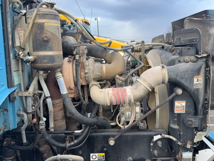 2012-peterbilt-337-image-28