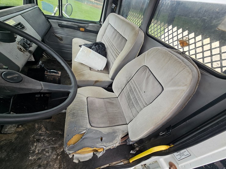 freightliner-fl60-image-48