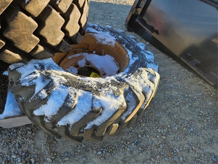 #3084-•-(3)-12-16.5tires-image-25