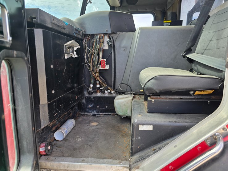 2003-peterbilt-320-image-69