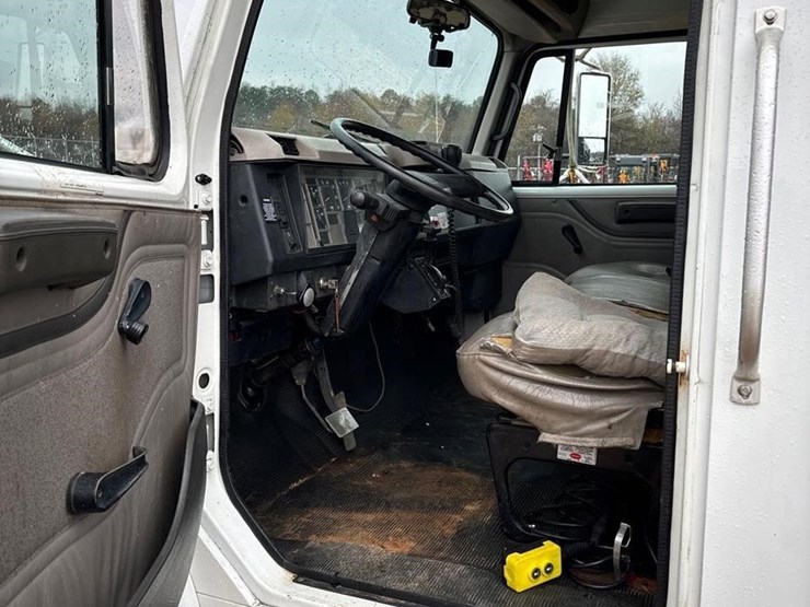 international-4700-image-11