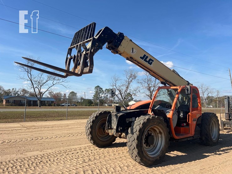 2018-jlg-742-image-8