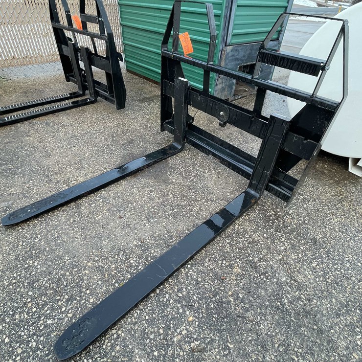 #6110 • 48" Skid Loader Forks (O12)