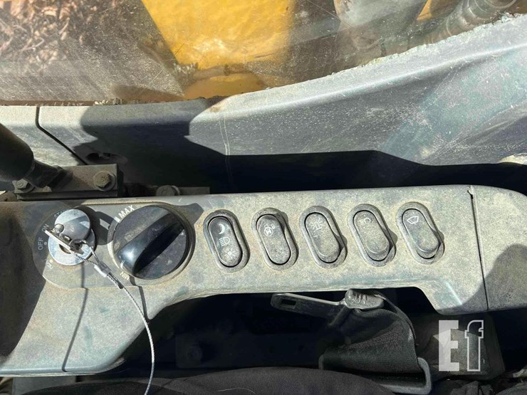 2014-komatsu-pc138us-10-image-40