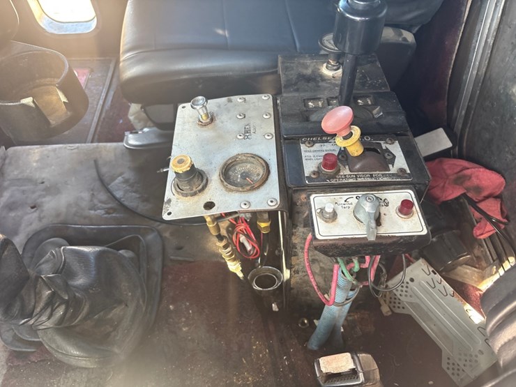 freightliner-fld120-image-19