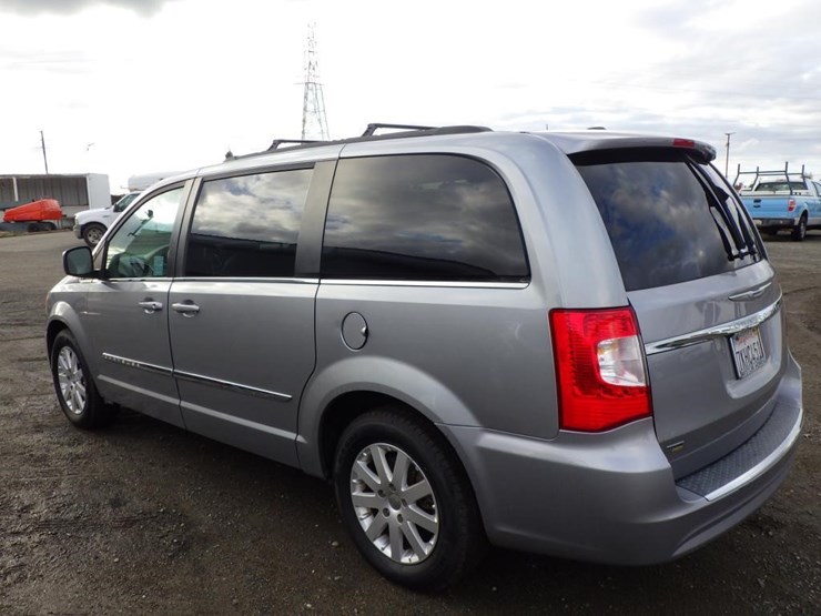 chrysler-town-&-country-image-4