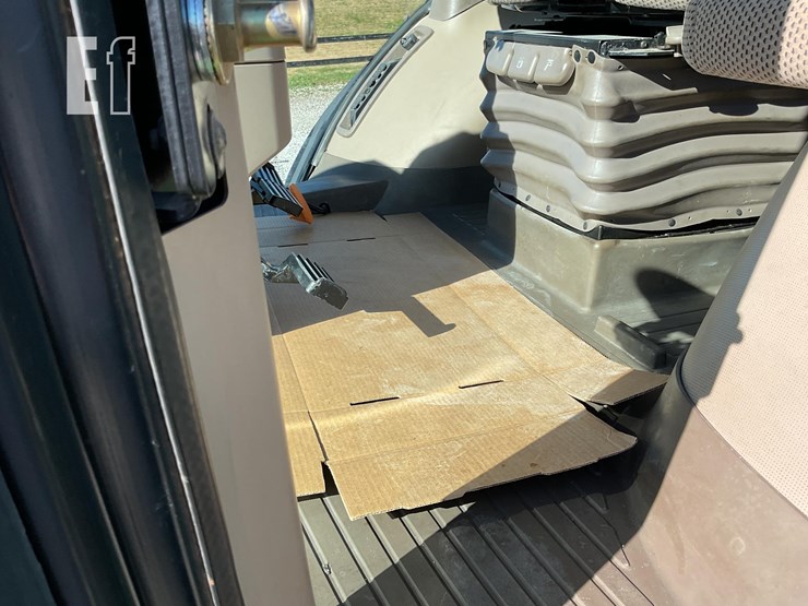 john-deere-8335r-image-46