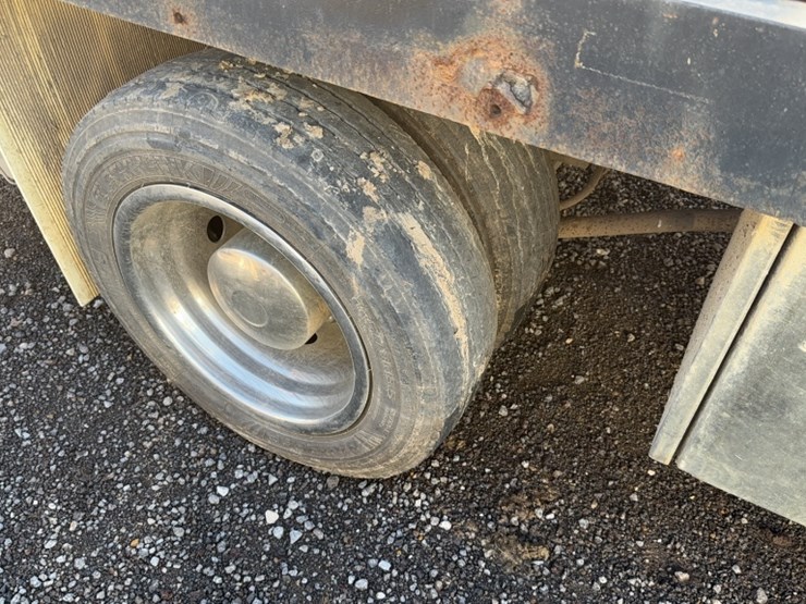 #2203-•-2005-gmc-c4500-truck-image-5