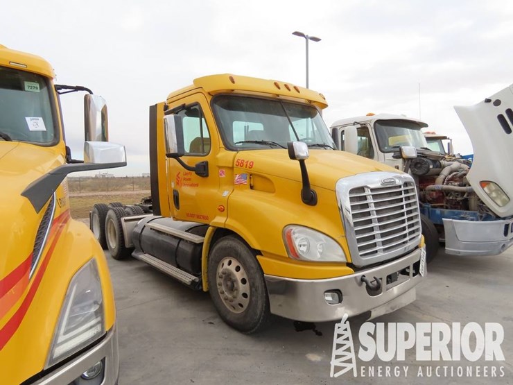 (x)-(2-6)-2015-freightliner-cascadia-t/a-truck-tr...-image-2