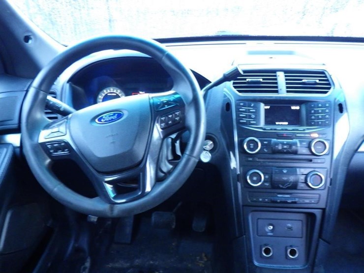 2017-ford-explorer-image-9