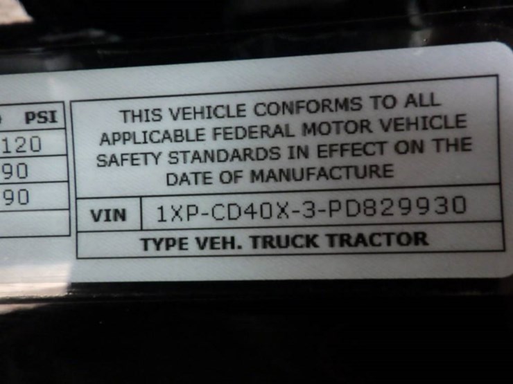 peterbilt-567-image-25