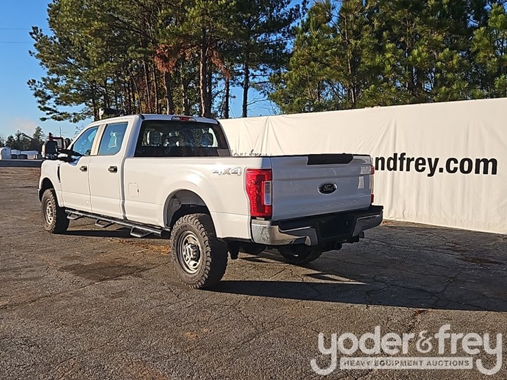 ford-f350-xl-image-3