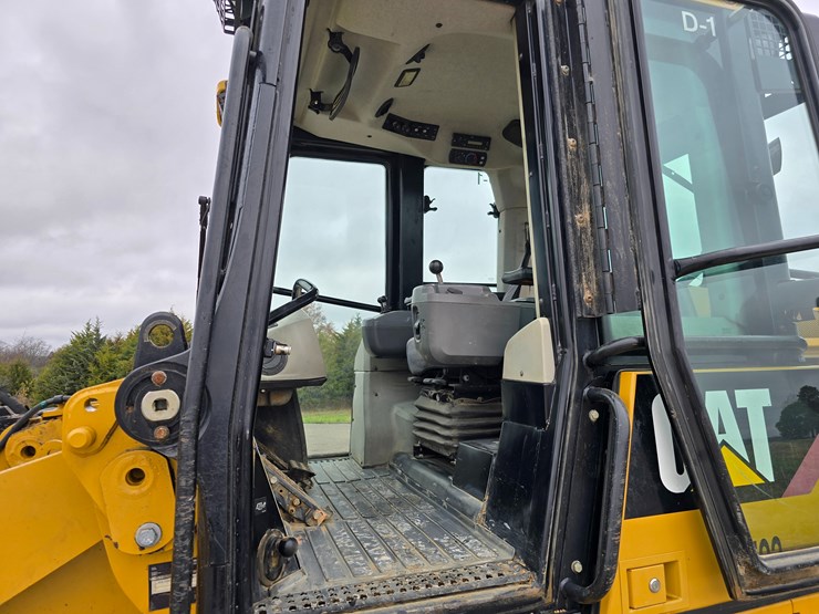 caterpillar-953d-image-102