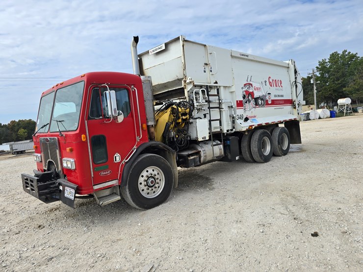 2003-peterbilt-320-image-4