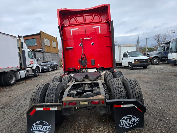 2017-peterbilt-579-image-21