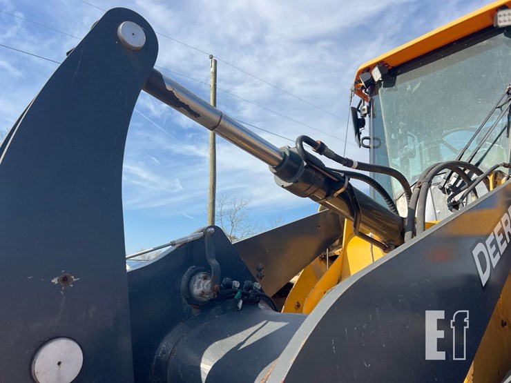 2020-deere-444l-image-11