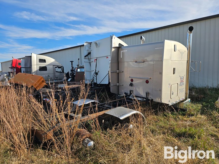 peterbilt-379-image-5