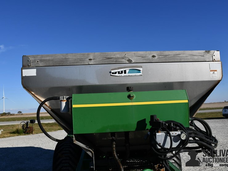 bbi-magnaspread-pull-type-spreader-image-11