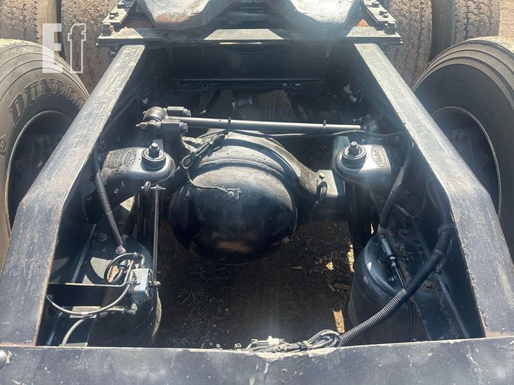 2010-peterbilt-387-image-8