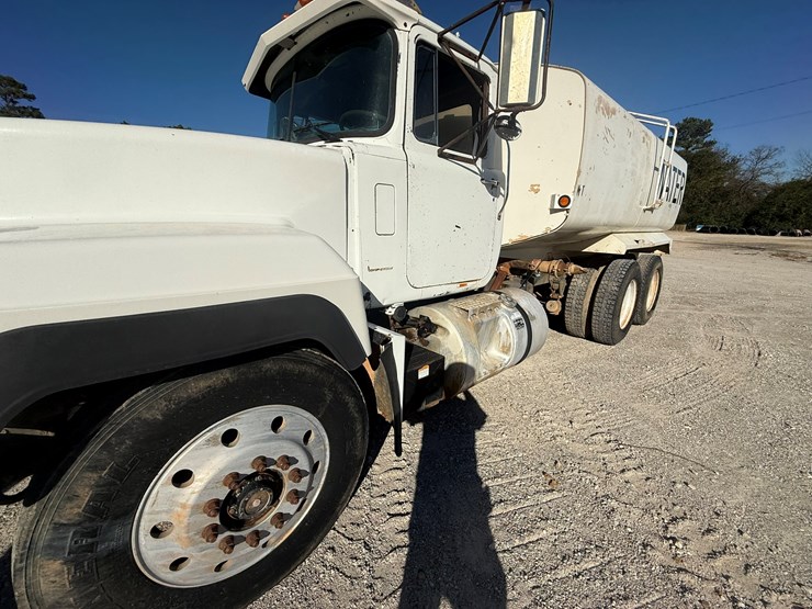 mack-r686st-image-43