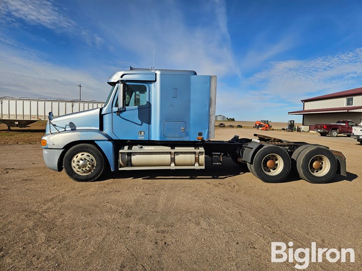 1999-freightliner-flc120-image-8