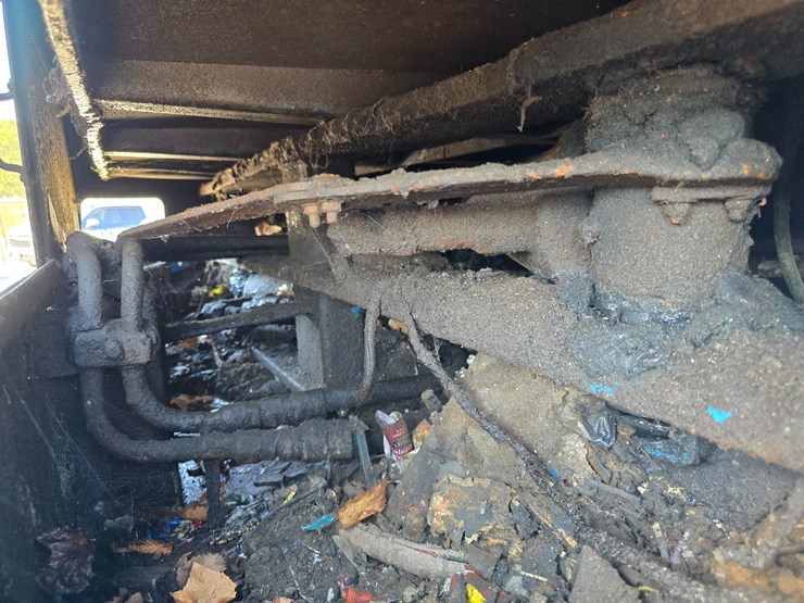 2013-peterbilt-320-image-79