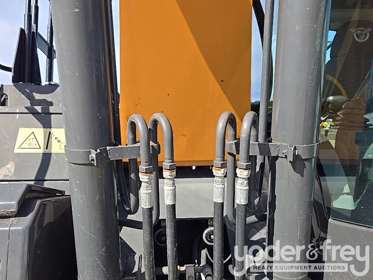 2021-case-cx210-lc-image-54