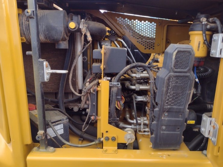 caterpillar-307.5-image-46