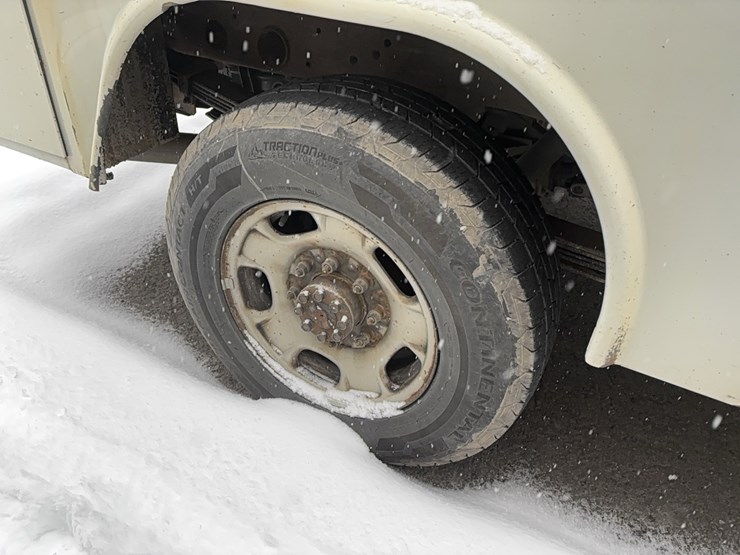 2017-chevrolet-2500hd-image-4