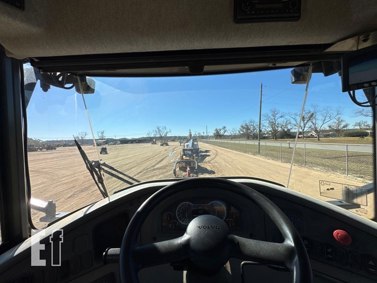 2014-volvo-a25g-image-28