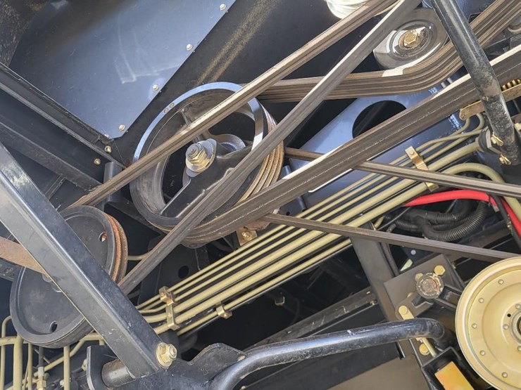 new-holland-cr9040-image-25