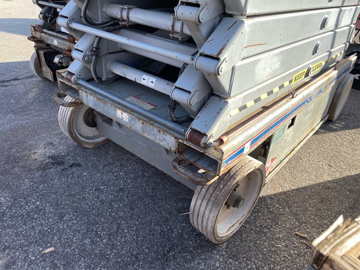 #6230-•-skyjack-4632-scissor-lift-(o9)-image-12