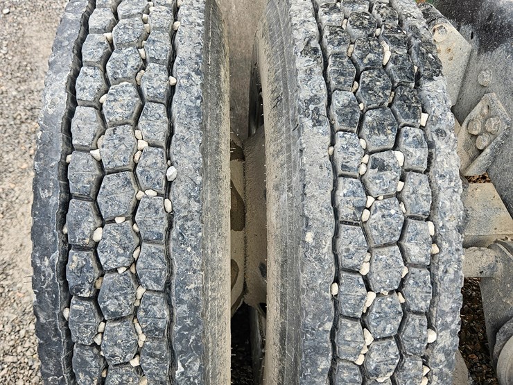 freightliner-columbia-112-image-100