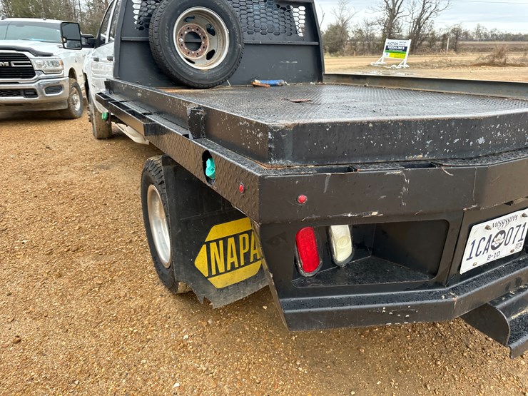 2017-chevrolet-3500hd-image-9