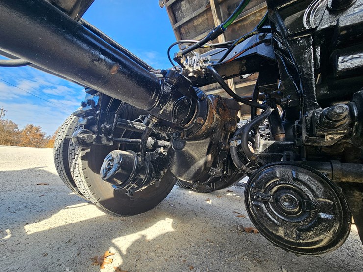 2009-peterbilt-365-image-90