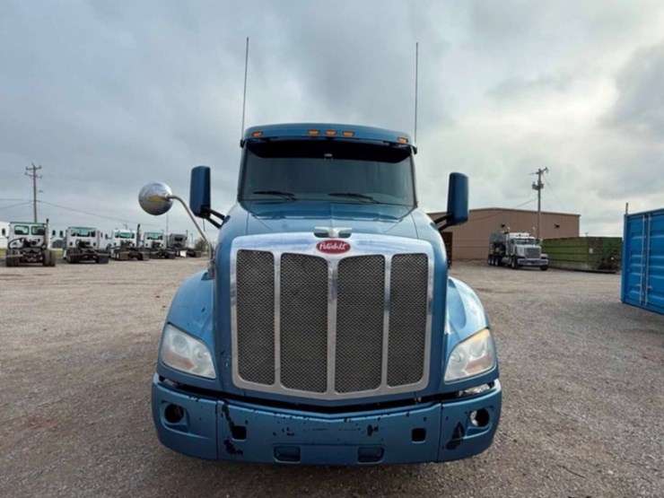2014-peterbilt-579-image-2