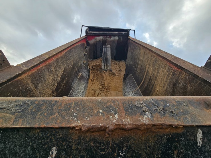 freightliner-columbia-112-image-44