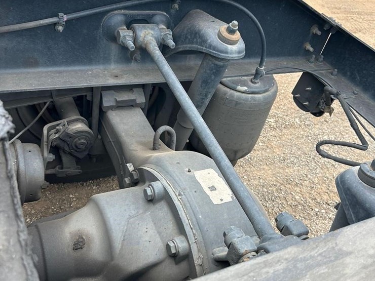 peterbilt-579-image-23