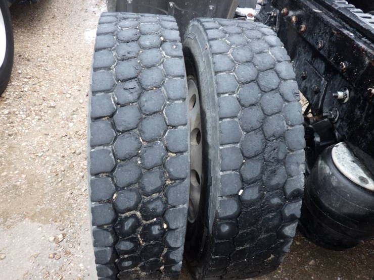 peterbilt-567-image-17