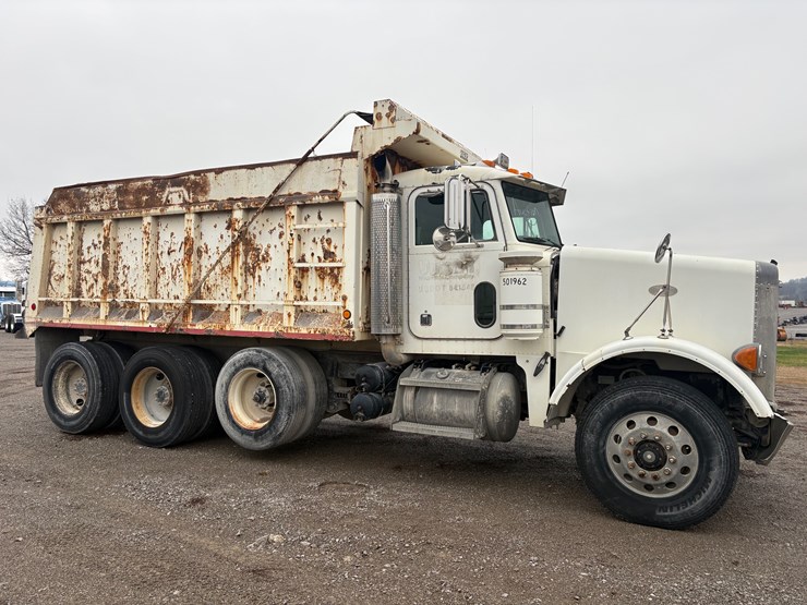 2000-peterbilt-378-image-2