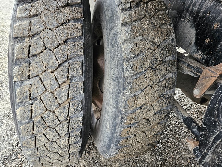 freightliner-columbia-120-image-109