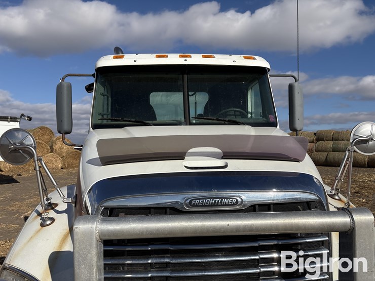 2005-freightliner-columbia-120-image-14