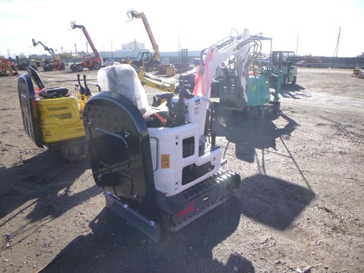 blt-319-hydraulic-excavator-image-3